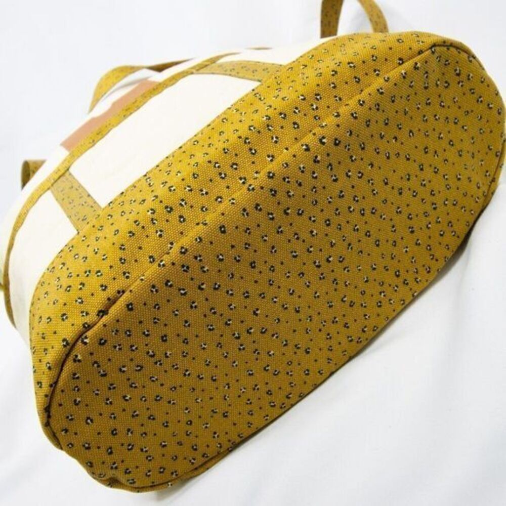 Madewell Canvas Camden Tote Bag in Mini Leopard - Picture 9 of 16